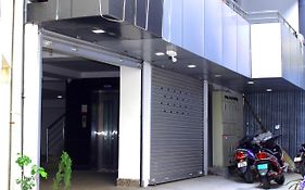 K11 Express - Opp Express Avenue