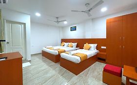 K11 Express - Opp Express Avenue